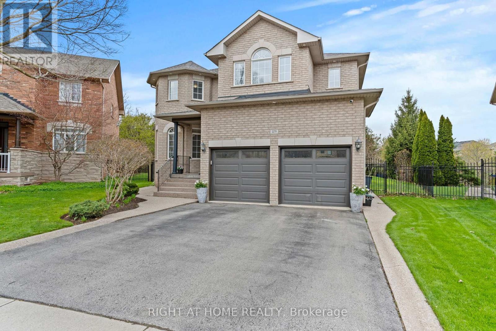 2275 Whitecliffe Way, Oakville, Ontario  L6M 4W3 - Photo 3 - W13092446