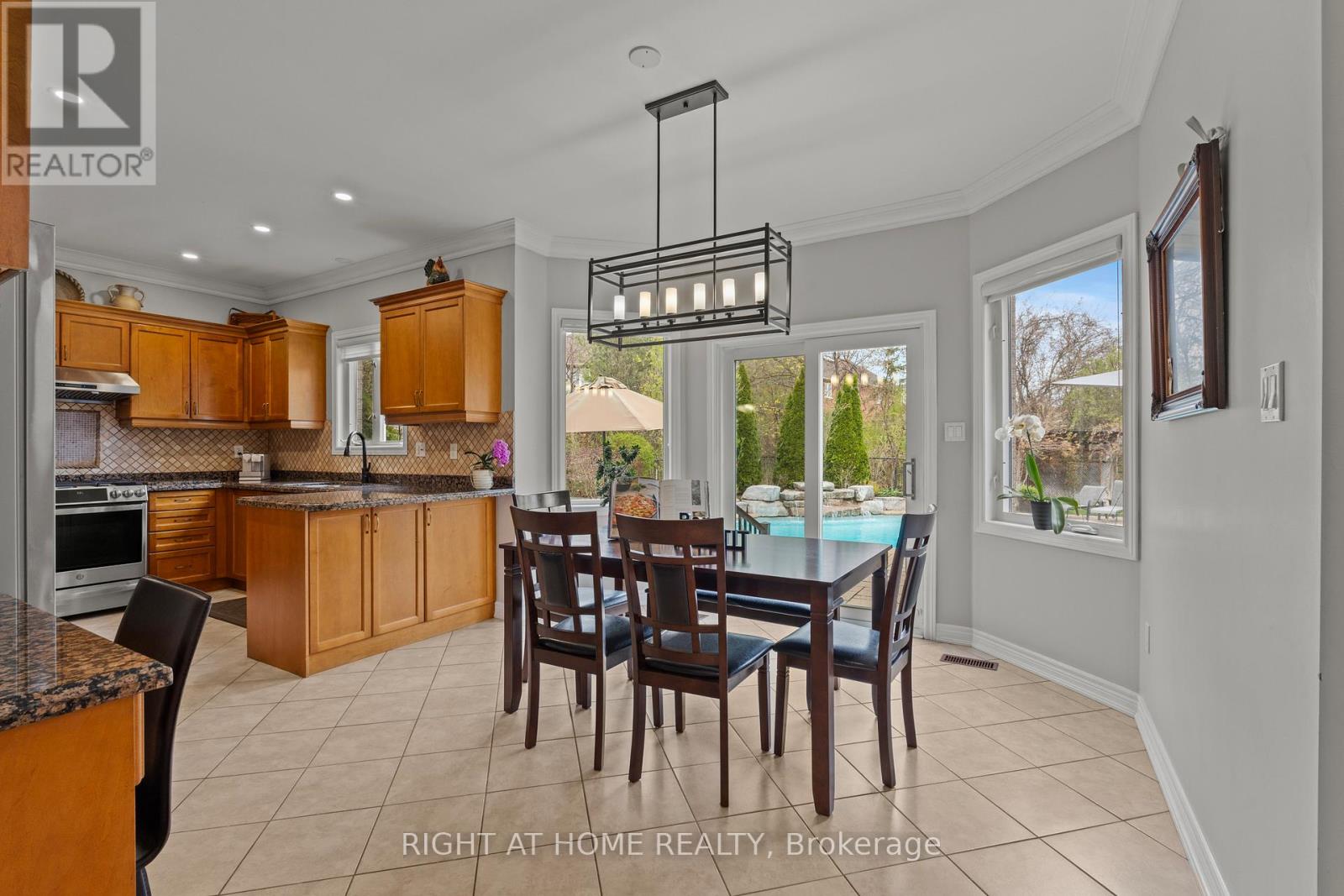 2275 Whitecliffe Way, Oakville, Ontario  L6M 4W3 - Photo 9 - W13092446