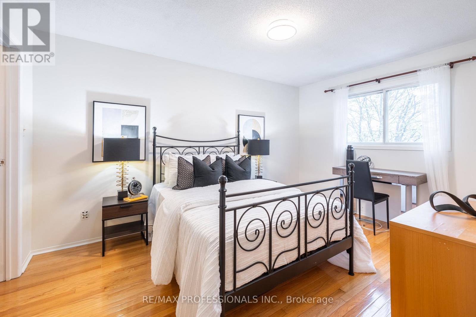 698 Galloway Crescent, Mississauga, Ontario  L5C 3W1 - Photo 13 - W13092556