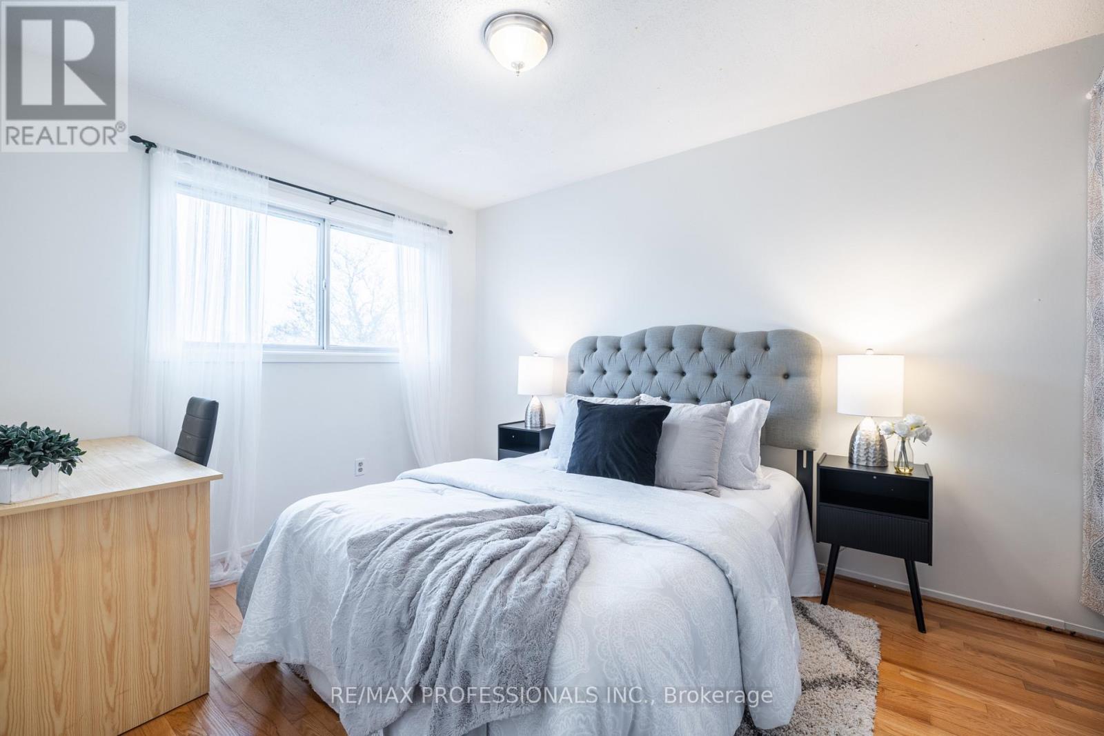 698 Galloway Crescent, Mississauga, Ontario  L5C 3W1 - Photo 17 - W13092556