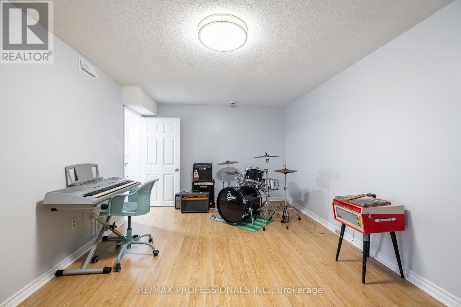 698 Galloway Crescent, Mississauga, Ontario  L5C 3W1 - Photo 24 - W13092556