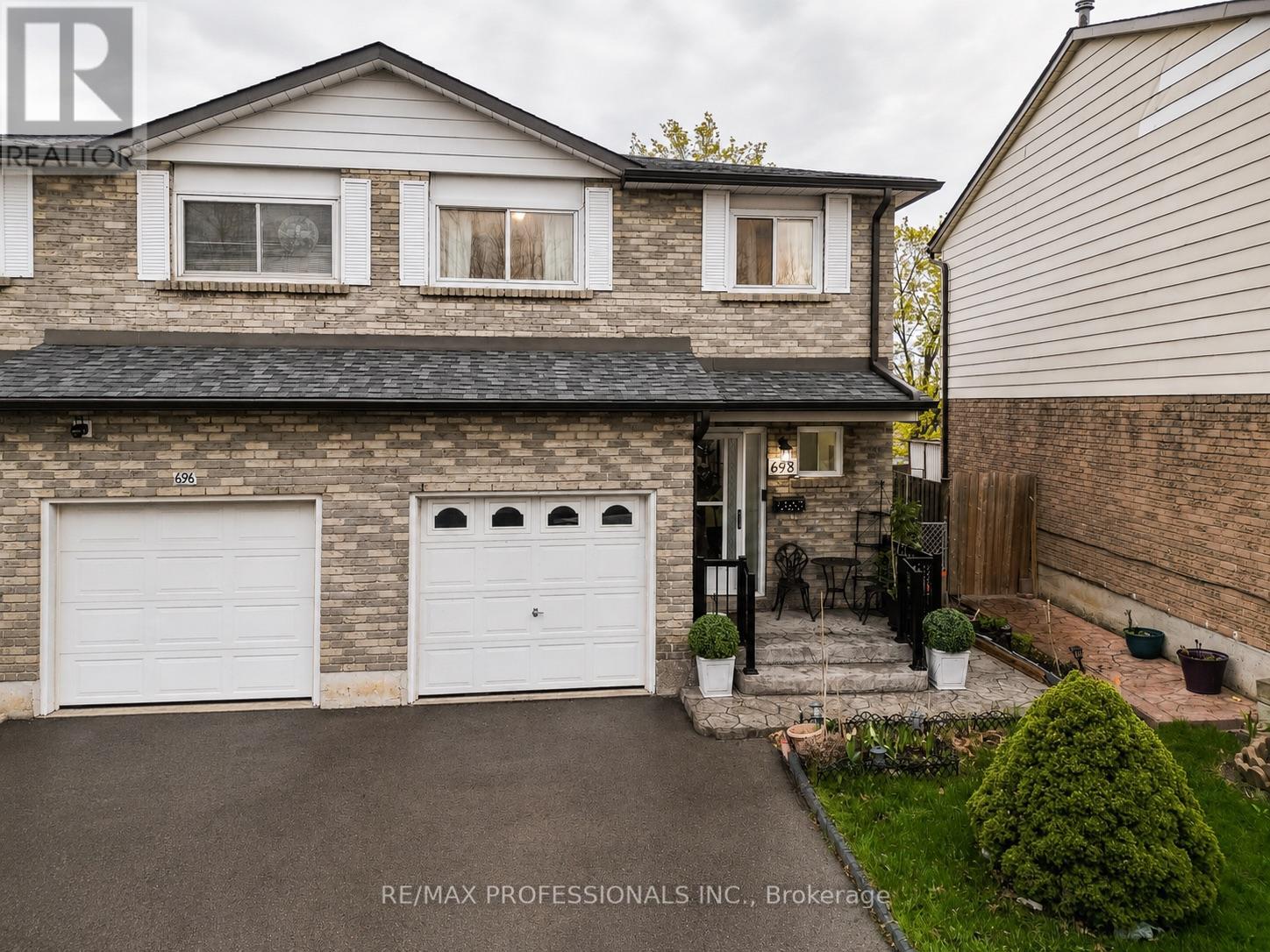 698 Galloway Crescent, Mississauga, Ontario  L5C 3W1 - Photo 3 - W13092556