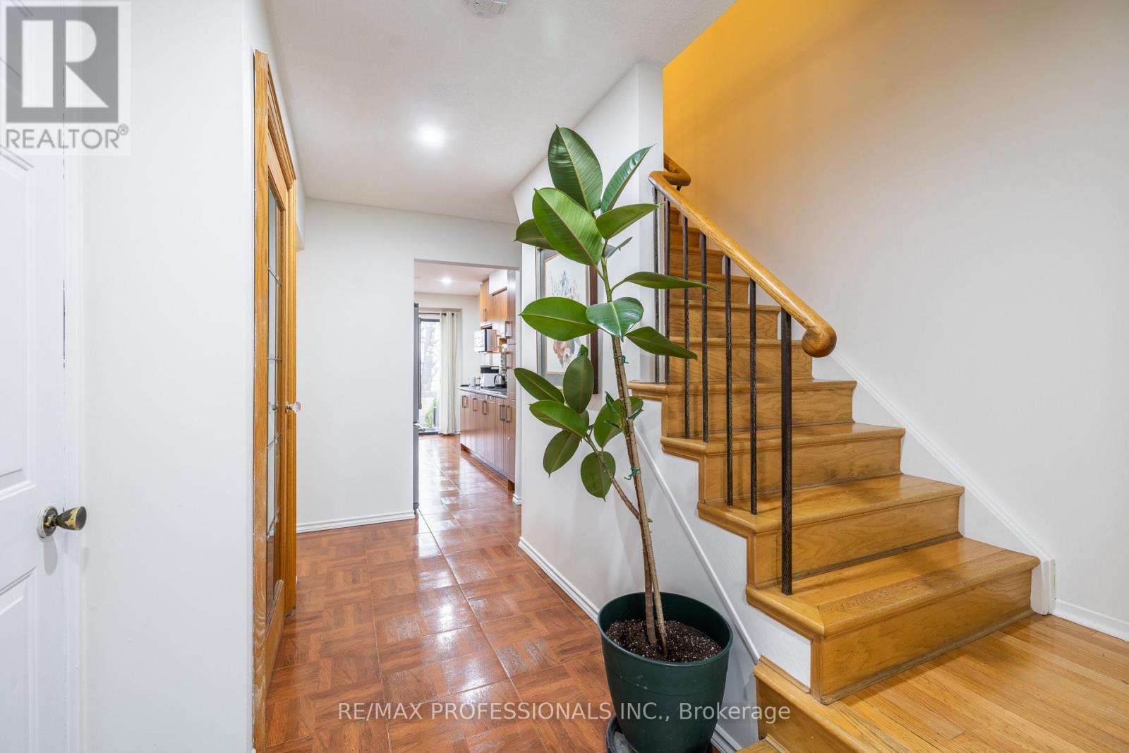 698 Galloway Crescent, Mississauga, Ontario  L5C 3W1 - Photo 4 - W13092556
