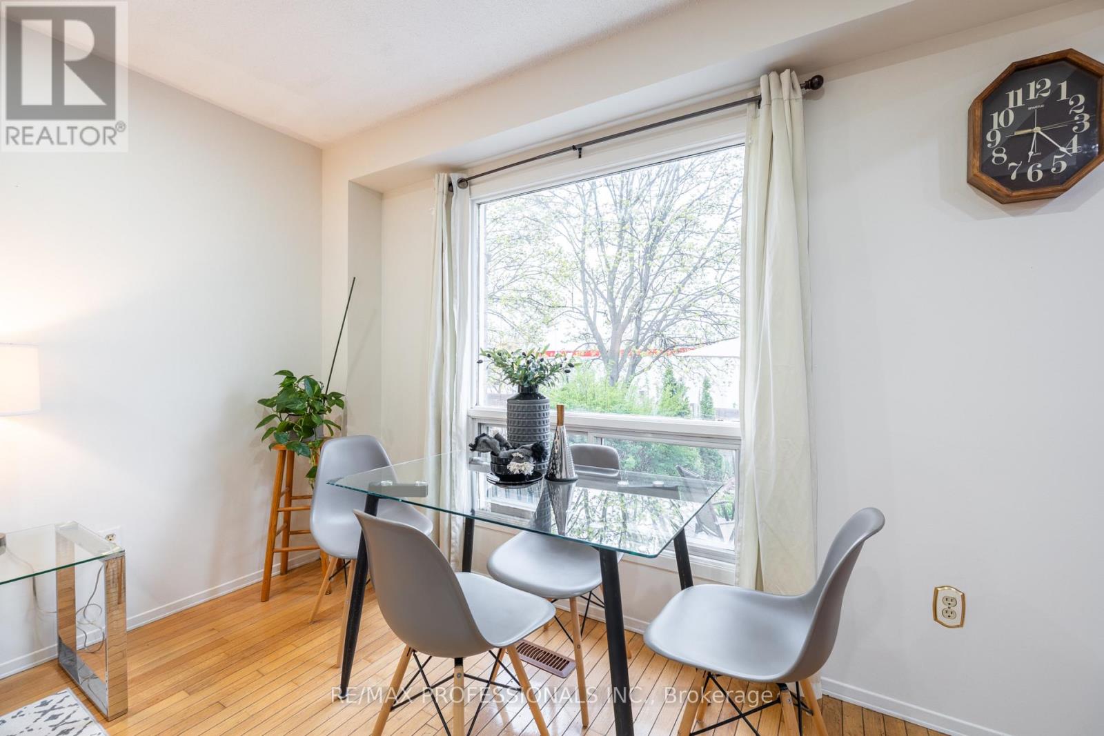 698 Galloway Crescent, Mississauga, Ontario  L5C 3W1 - Photo 7 - W13092556