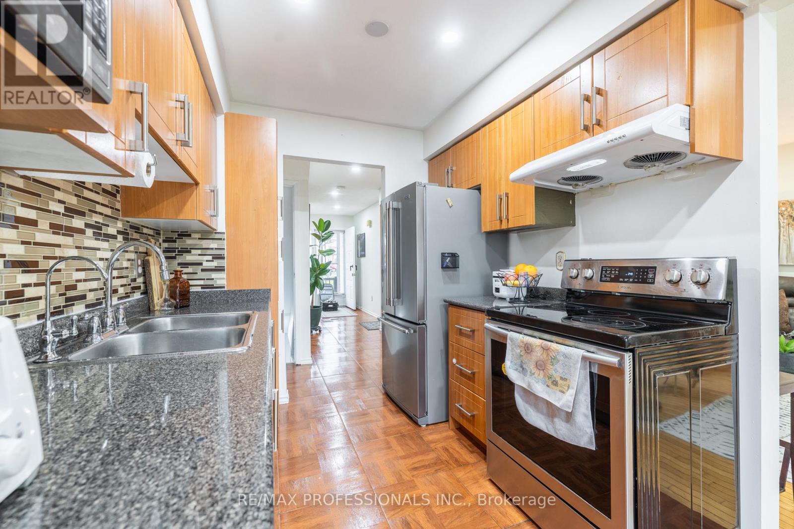 698 Galloway Crescent, Mississauga, Ontario  L5C 3W1 - Photo 8 - W13092556