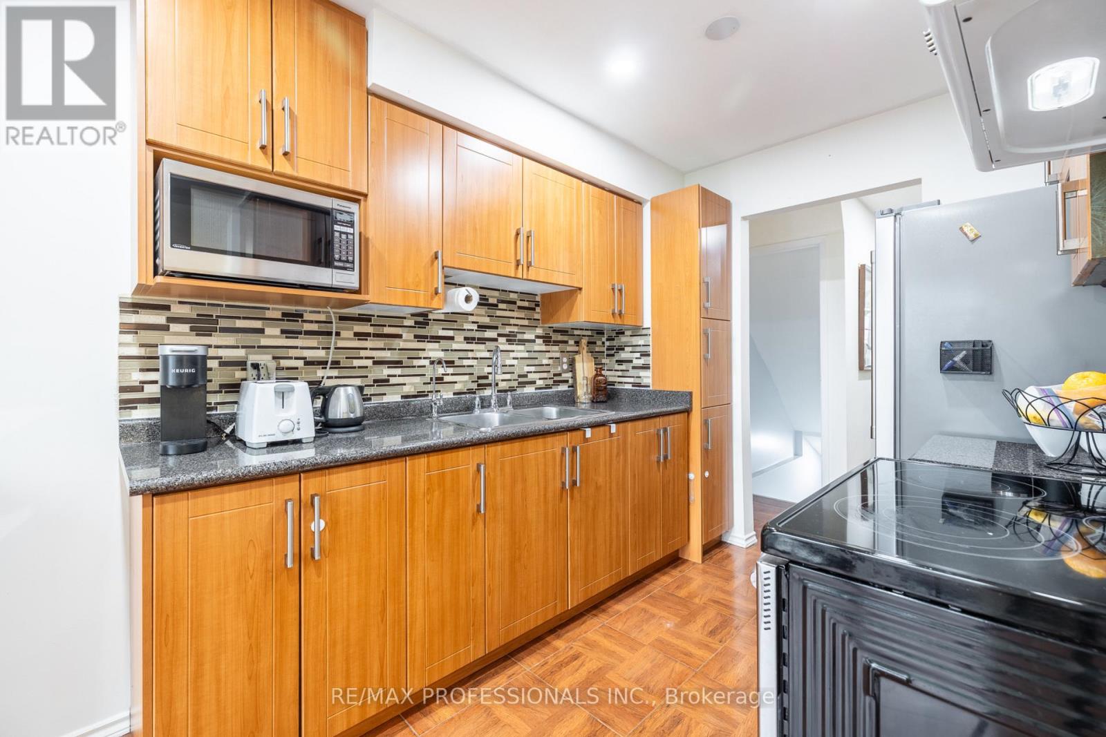698 Galloway Crescent, Mississauga, Ontario  L5C 3W1 - Photo 9 - W13092556