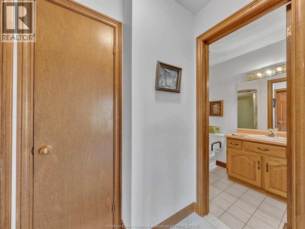 1696 Hebert, Tecumseh, Ontario  N8N 4G2 - Photo 16 - 26010203