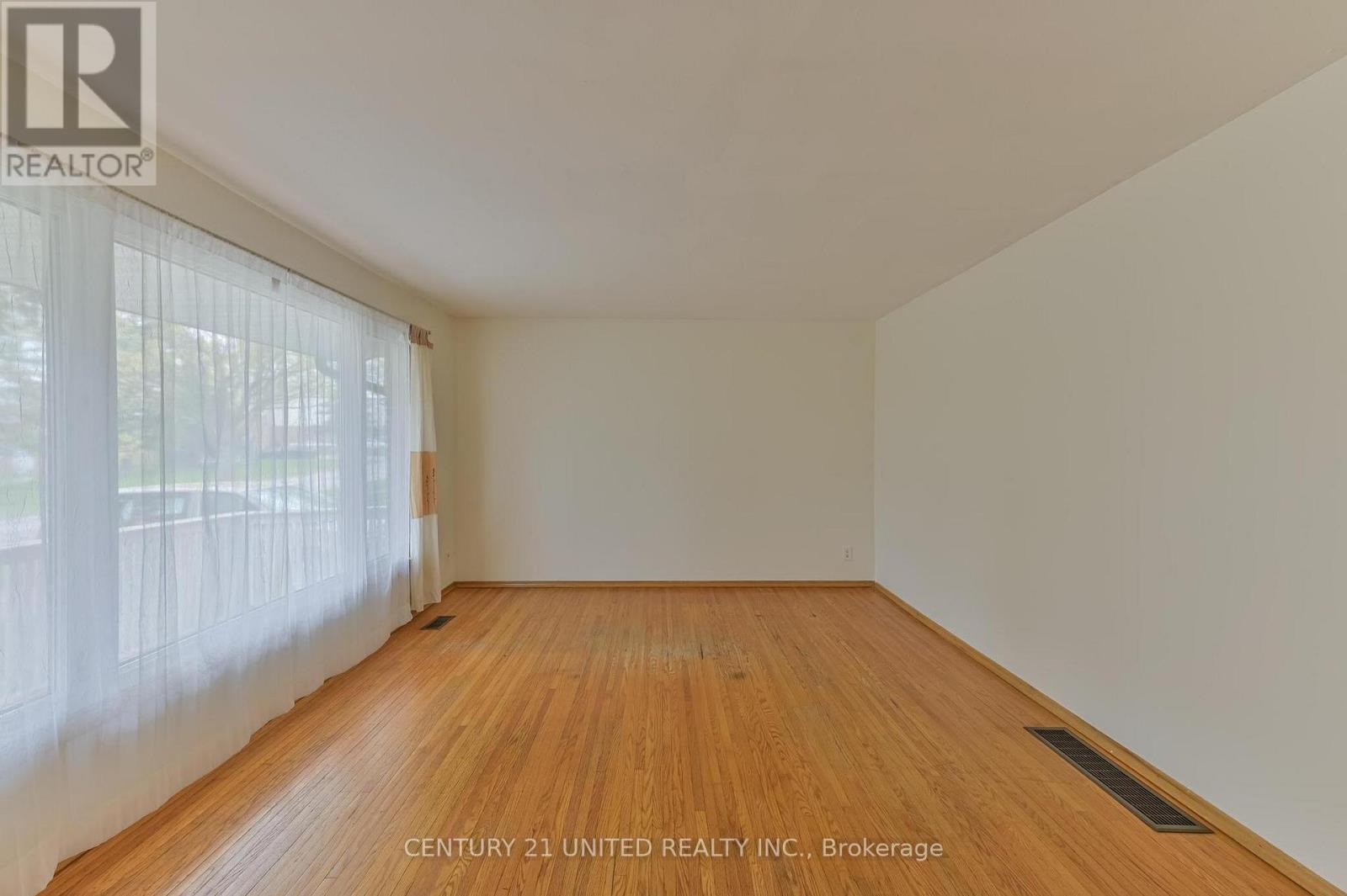 261 Maxwell Avenue, Peterborough, Ontario  K9J 1B4 - Photo 2 - X13092656