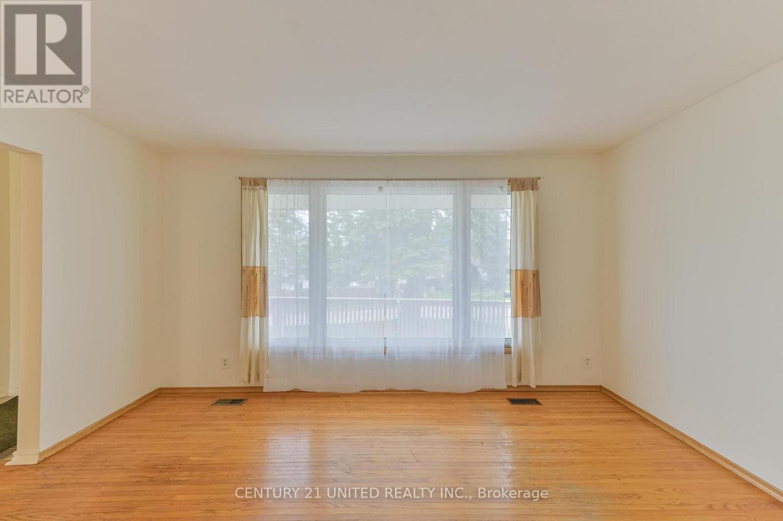 261 Maxwell Avenue, Peterborough, Ontario  K9J 1B4 - Photo 3 - X13092656