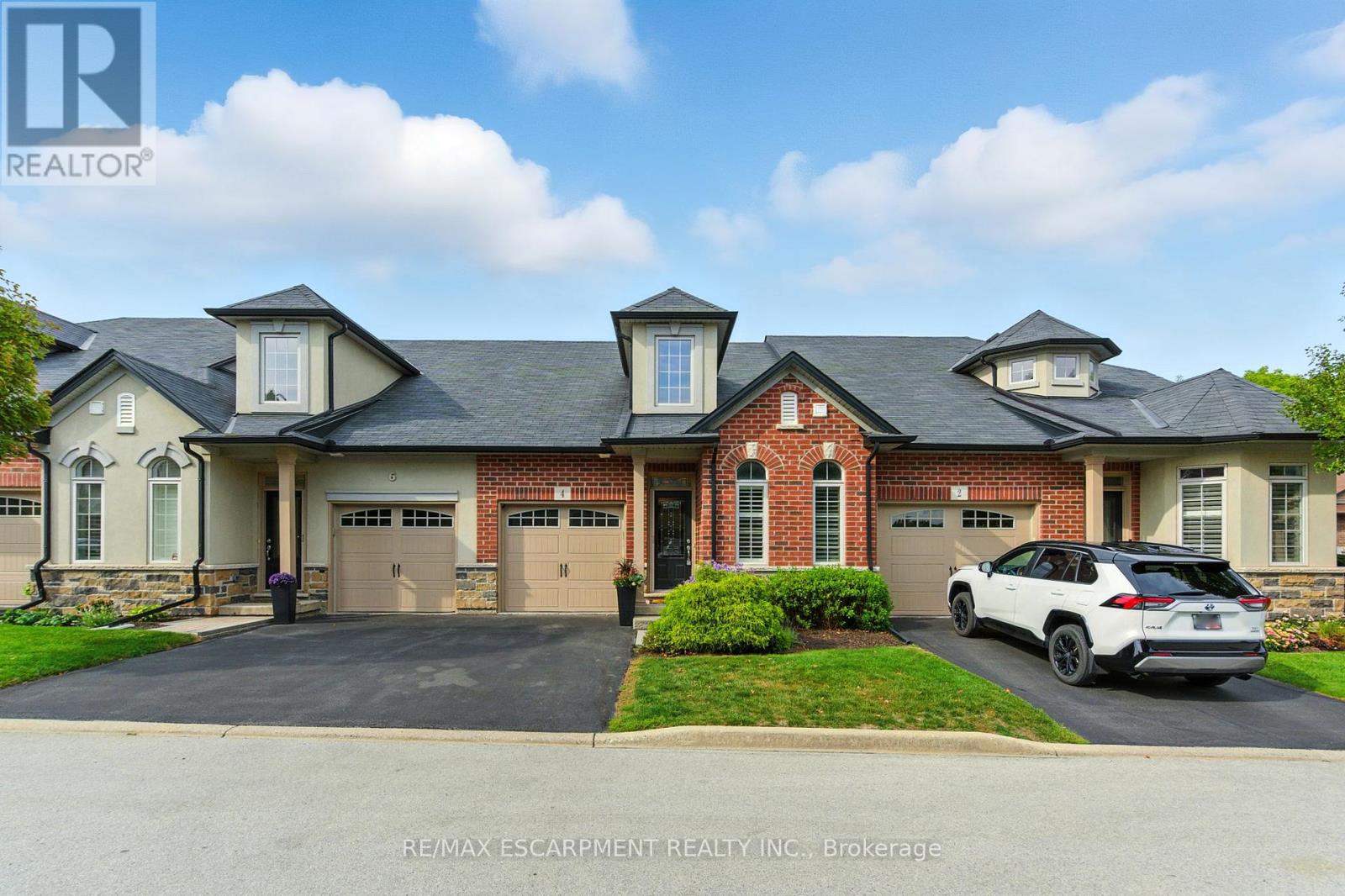 4 Burgundy Grove, Hamilton, Ontario  L9K 0E7 - Photo 2 - X13092350