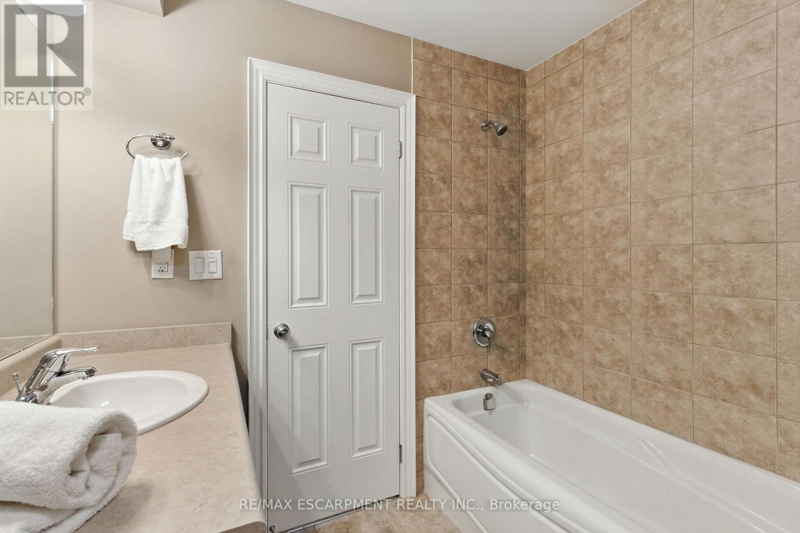 4 Burgundy Grove, Hamilton, Ontario  L9K 0E7 - Photo 22 - X13092350