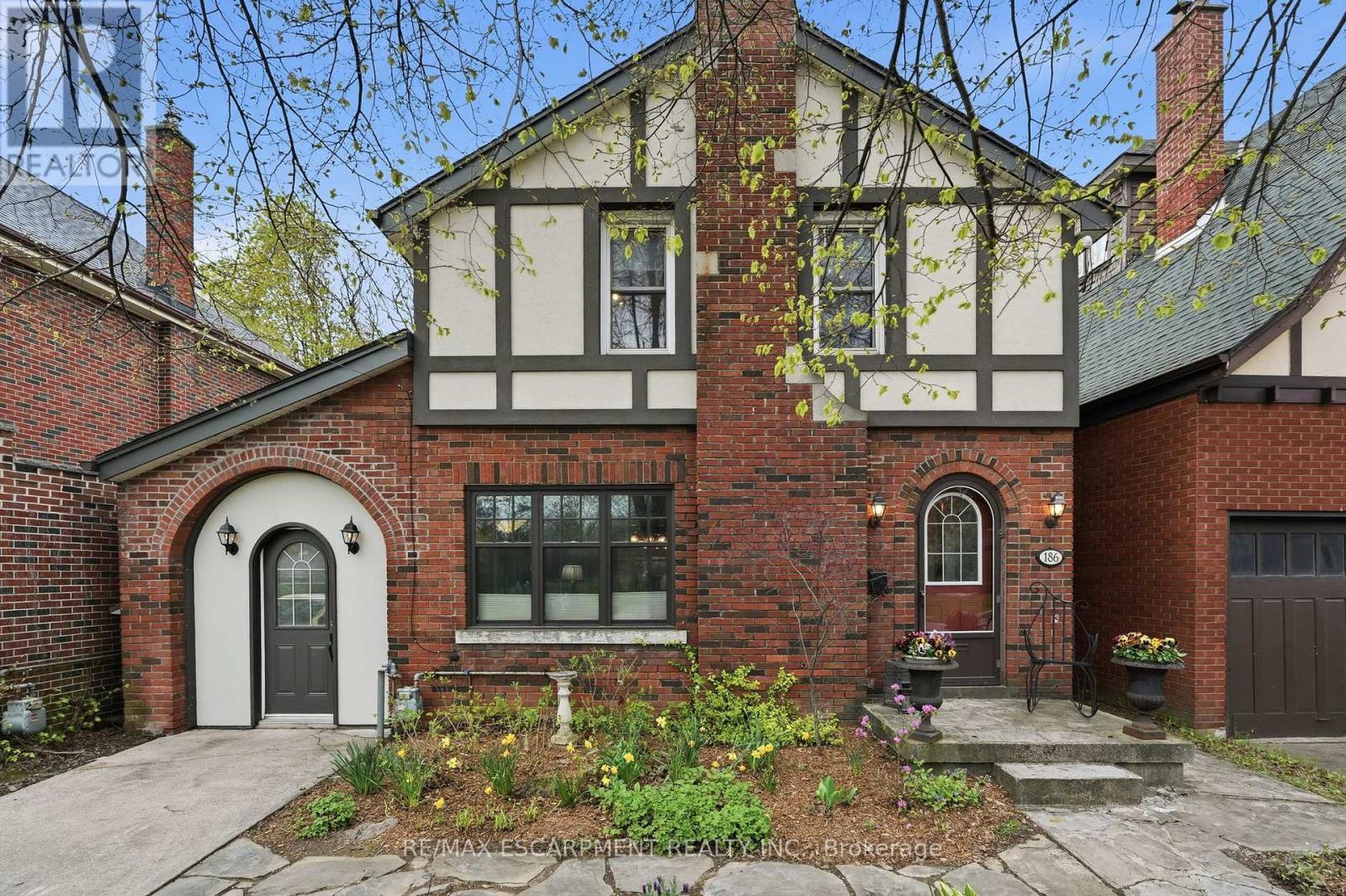 186 DROMORE CRESCENT, Hamilton, Ontario