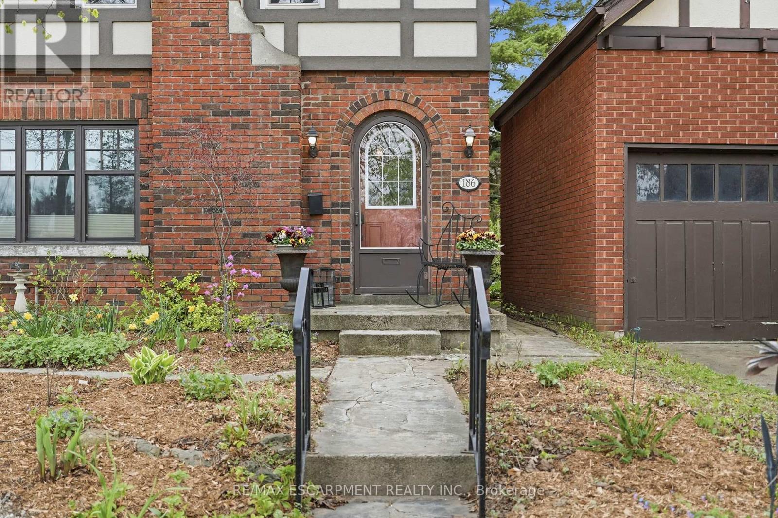 186 Dromore Crescent, Hamilton, Ontario  L8S 4B4 - Photo 3 - X13092378