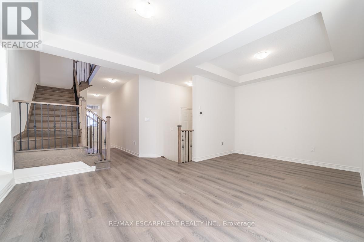 24 Westfield Crescent, Hamilton, Ontario  L8B 1Y1 - Photo 4 - X13092390