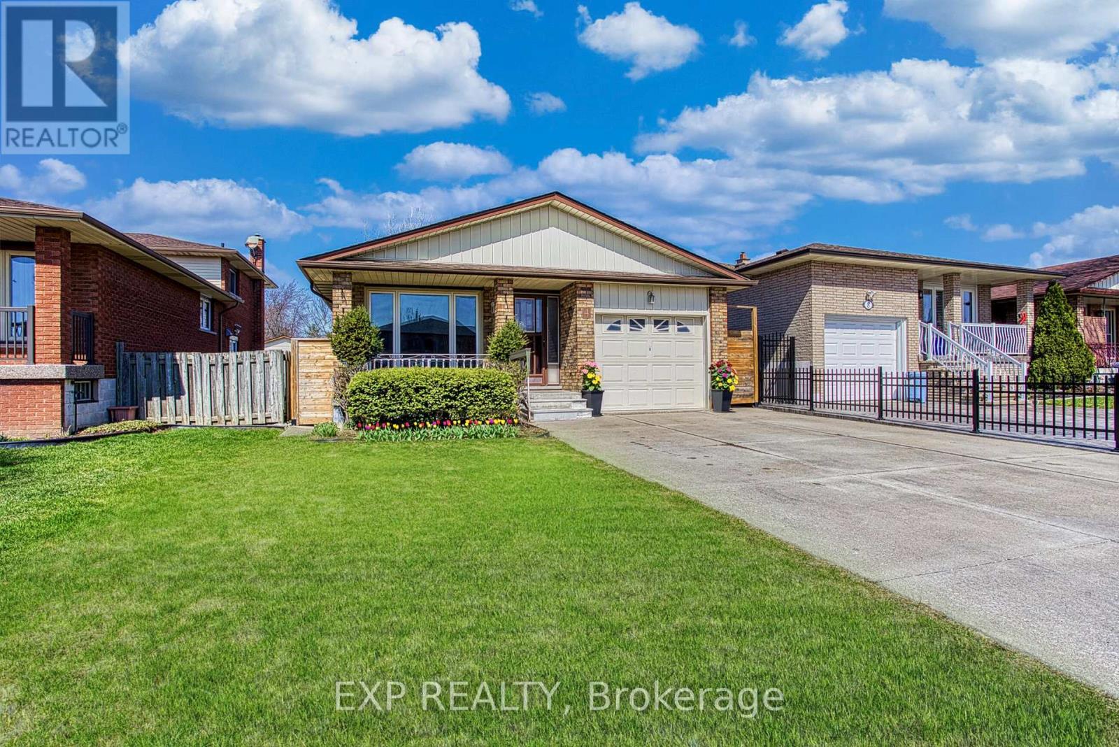 4 Colgate Court, Hamilton, Ontario  L9C 6Z6 - Photo 2 - X13092568