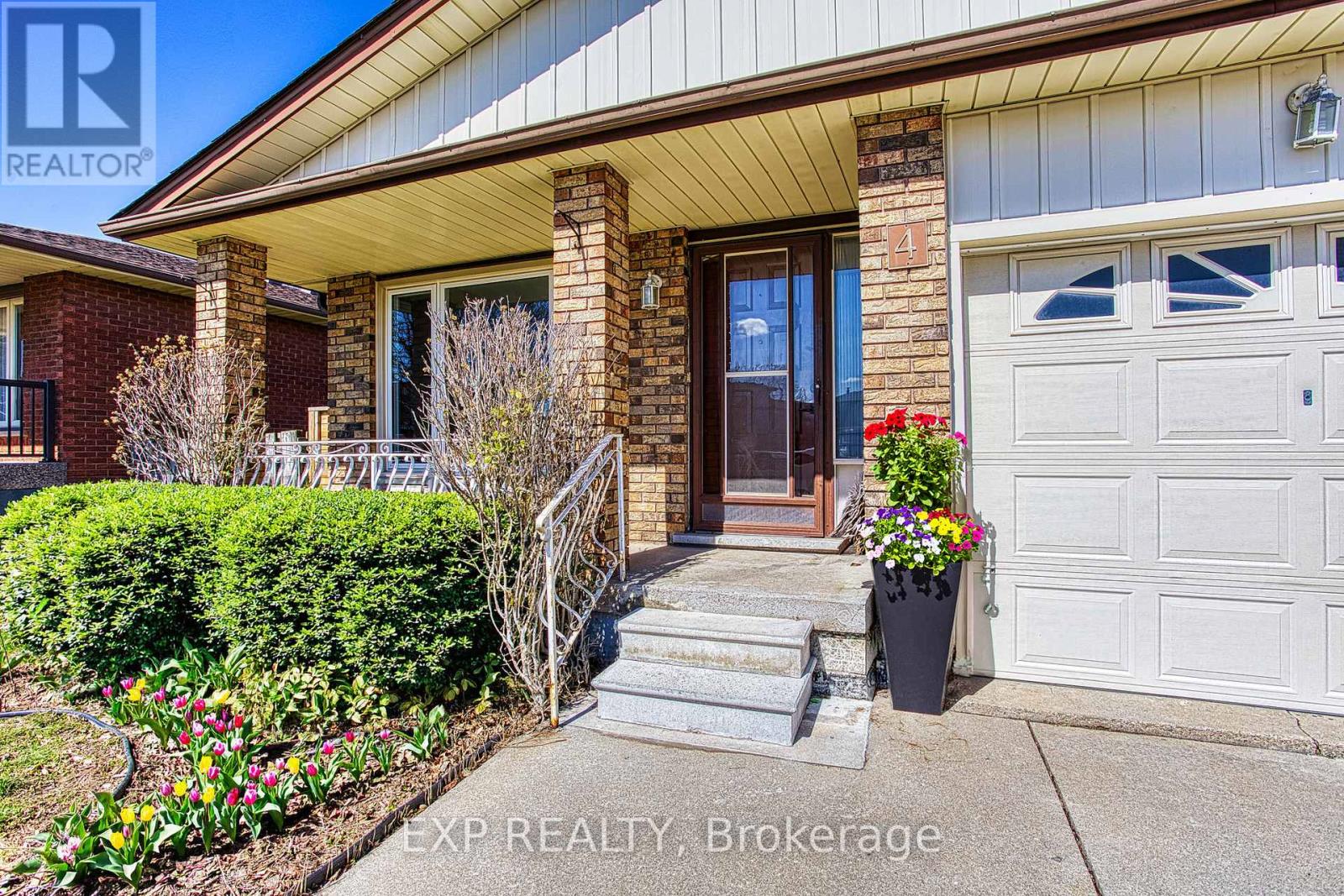 4 Colgate Court, Hamilton, Ontario  L9C 6Z6 - Photo 3 - X13092568