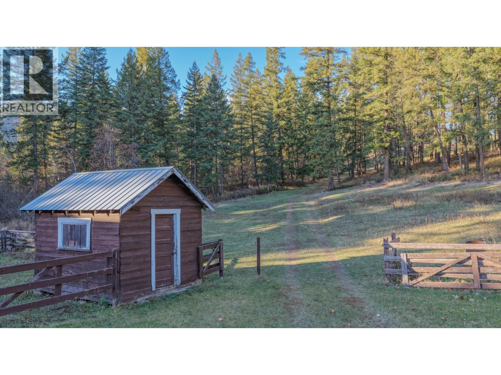 2471 6 Highway, Lumby, British Columbia  V0E 2G1 - Photo 12 - 10367352