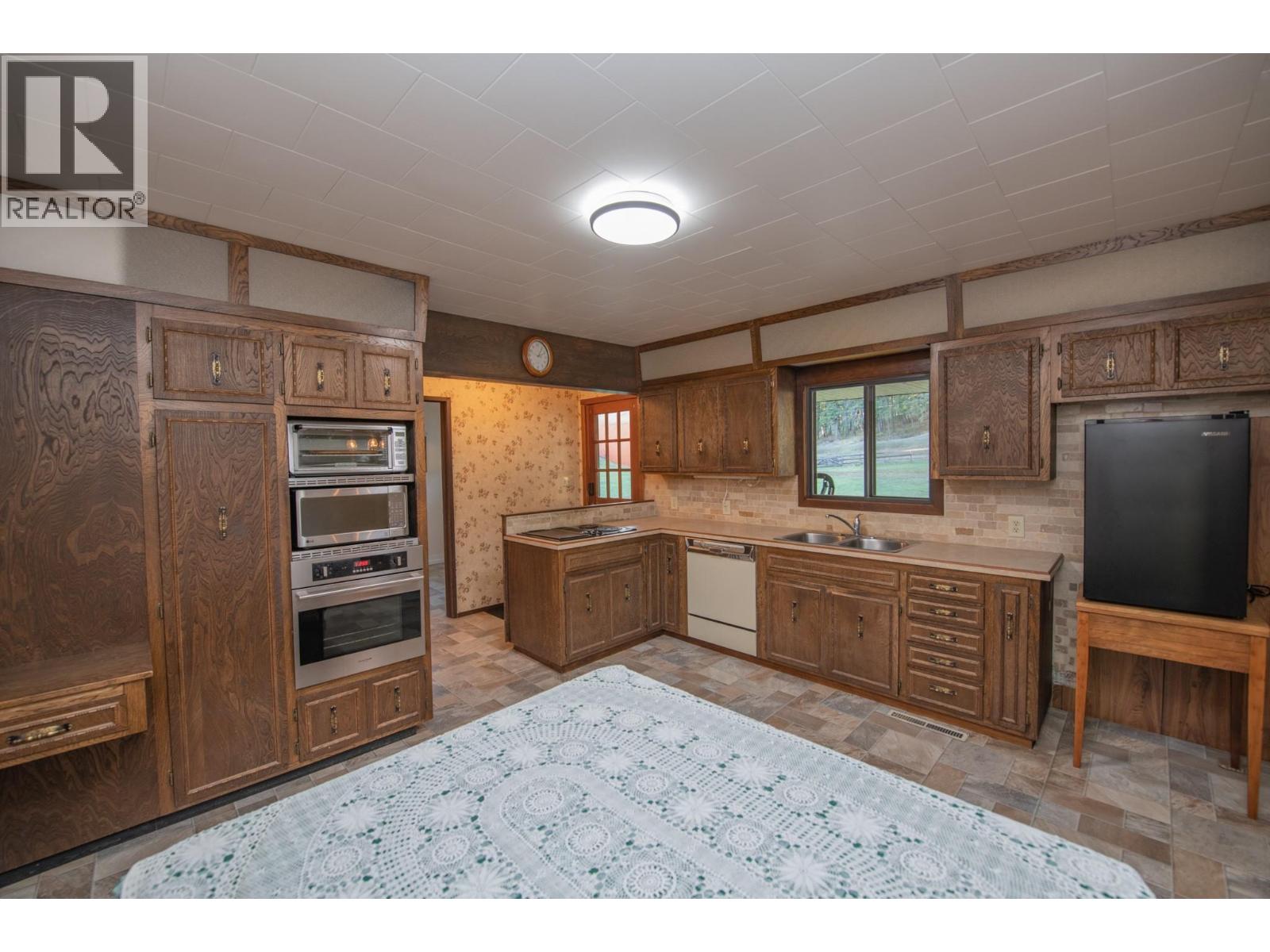2471 6 Highway, Lumby, British Columbia  V0E 2G1 - Photo 19 - 10367352