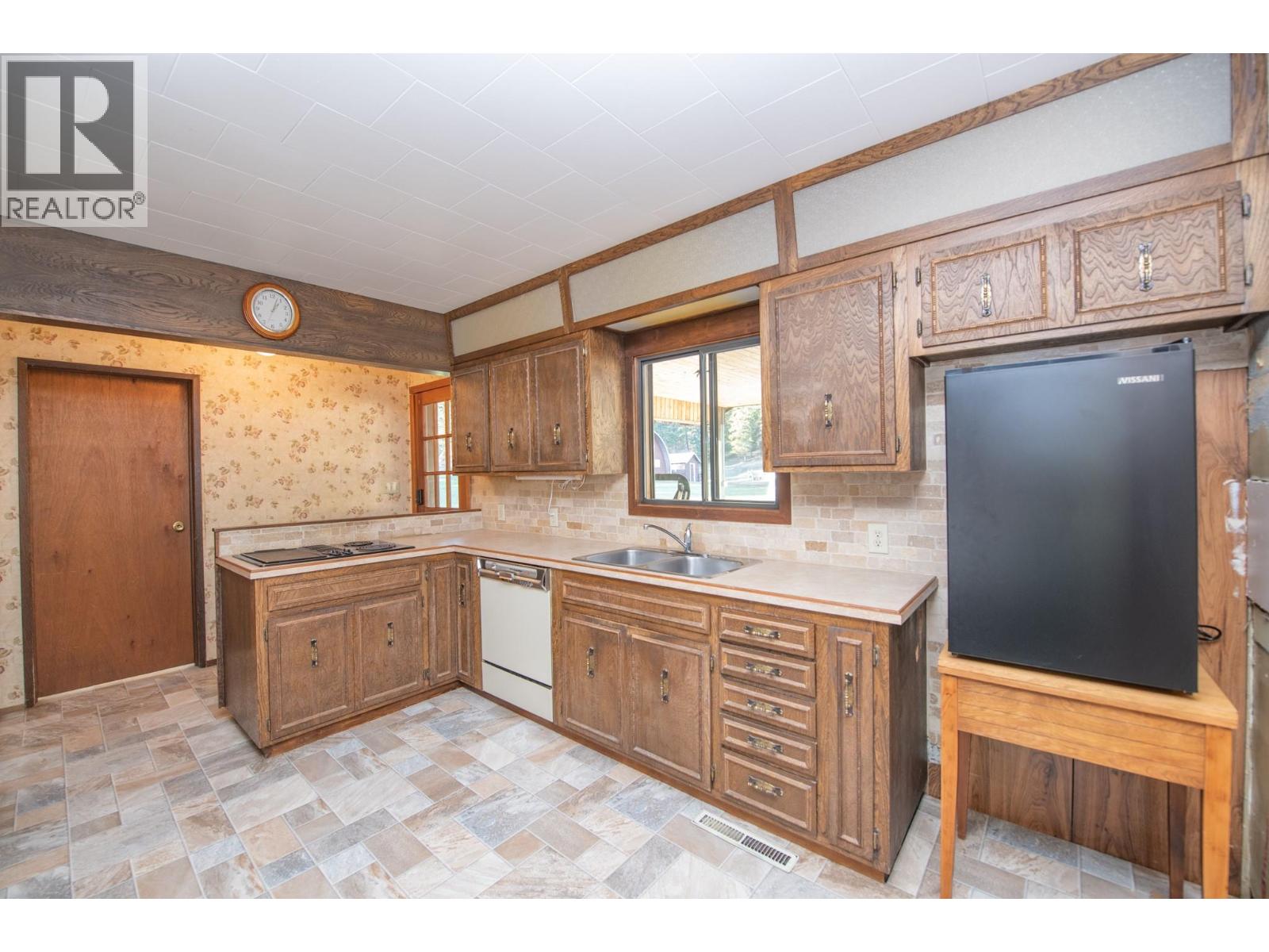 2471 6 Highway, Lumby, British Columbia  V0E 2G1 - Photo 16 - 10367352