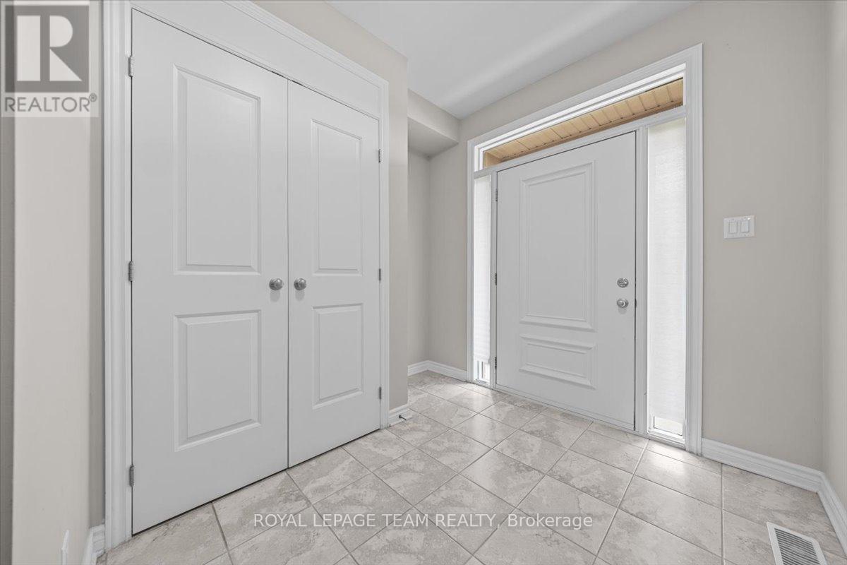 20 Cento Way, Ottawa, Ontario  K2S 0W4 - Photo 2 - X13092666