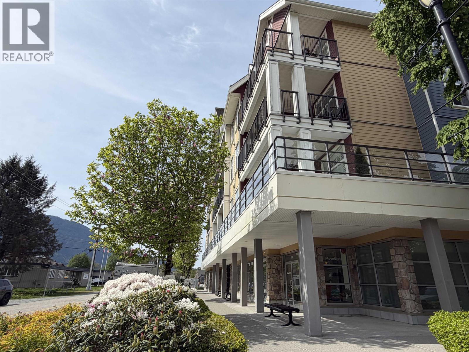 319 1336 Main Street, Squamish, British Columbia  V8B 0R2 - Photo 2 - R3120373