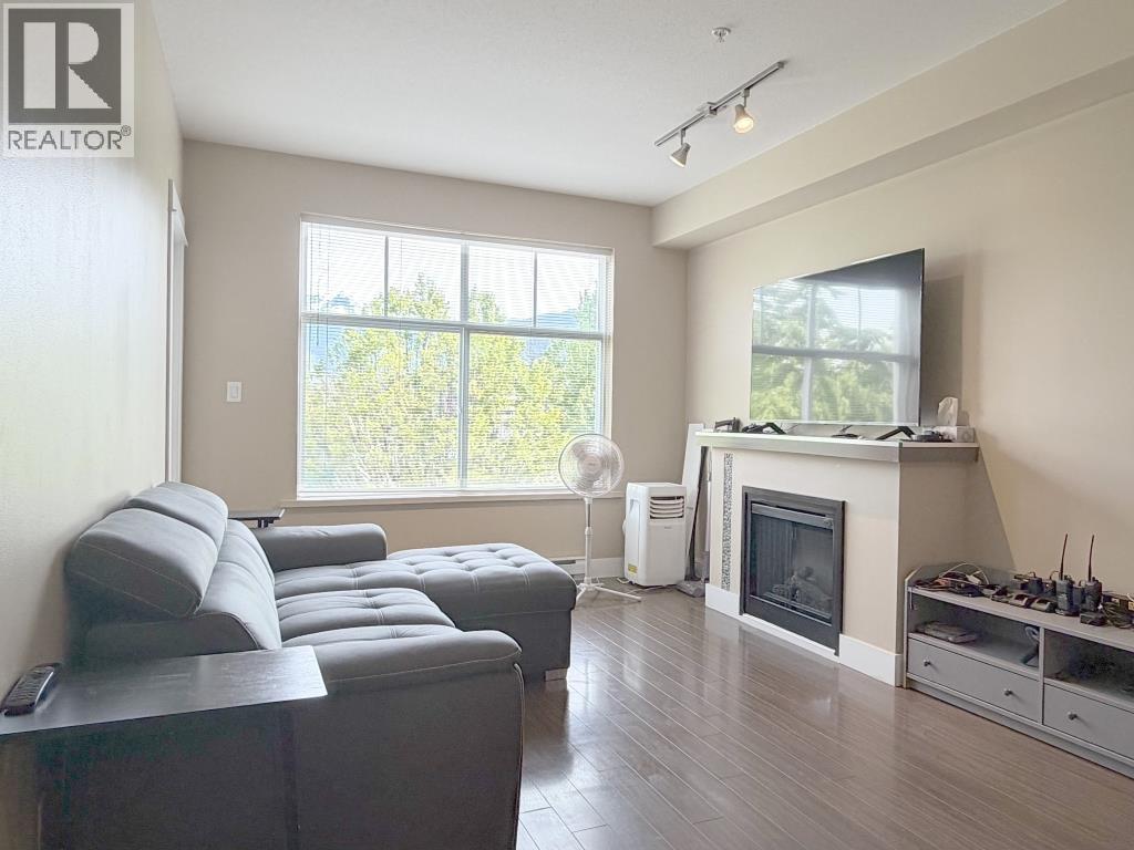 319 1336 Main Street, Squamish, British Columbia  V8B 0R2 - Photo 3 - R3120373