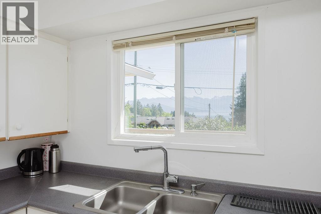 606 Martin Road, Gibsons, British Columbia  V0N 1V9 - Photo 11 - R3120390
