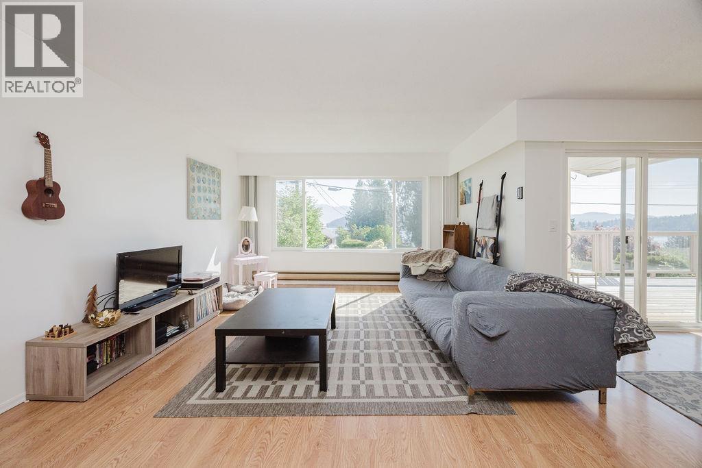 606 Martin Road, Gibsons, British Columbia  V0N 1V9 - Photo 15 - R3120390