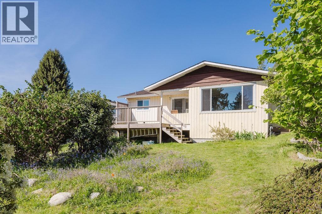 606 Martin Road, Gibsons, British Columbia  V0N 1V9 - Photo 2 - R3120390