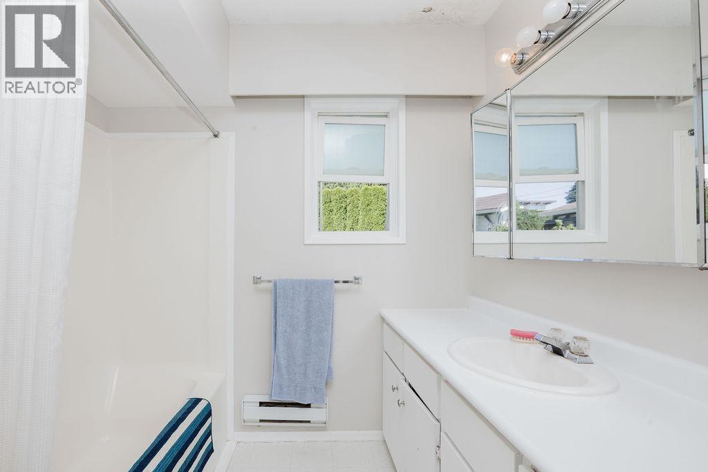 606 Martin Road, Gibsons, British Columbia  V0N 1V9 - Photo 22 - R3120390