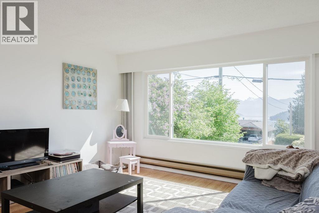 606 Martin Road, Gibsons, British Columbia  V0N 1V9 - Photo 6 - R3120390