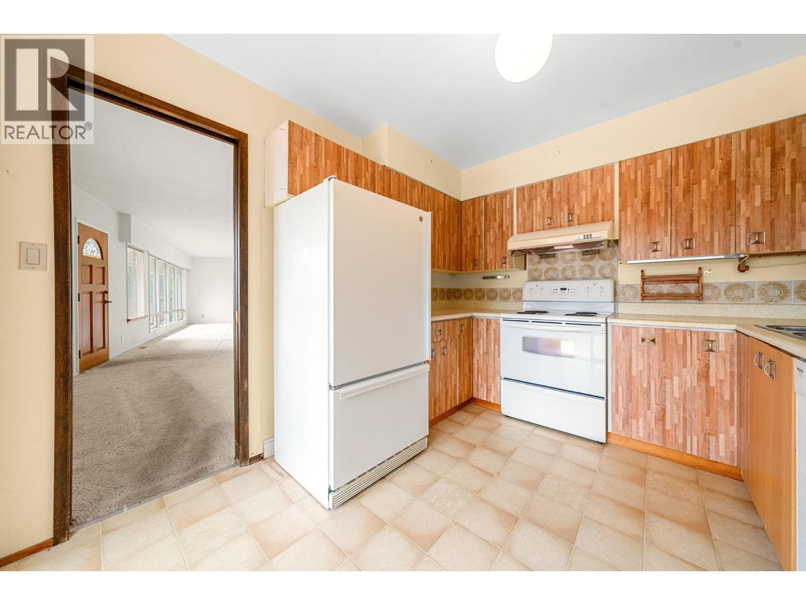 234 Rondoval Crescent, North Vancouver, British Columbia  V7N 2W7 - Photo 10 - R3120423