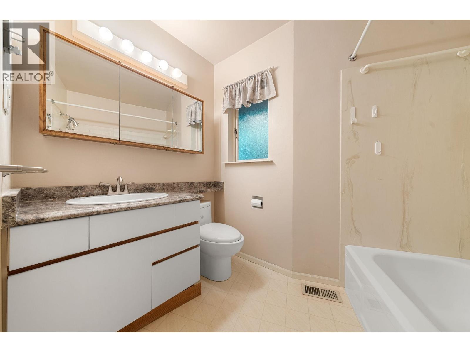 234 Rondoval Crescent, North Vancouver, British Columbia  V7N 2W7 - Photo 23 - R3120423