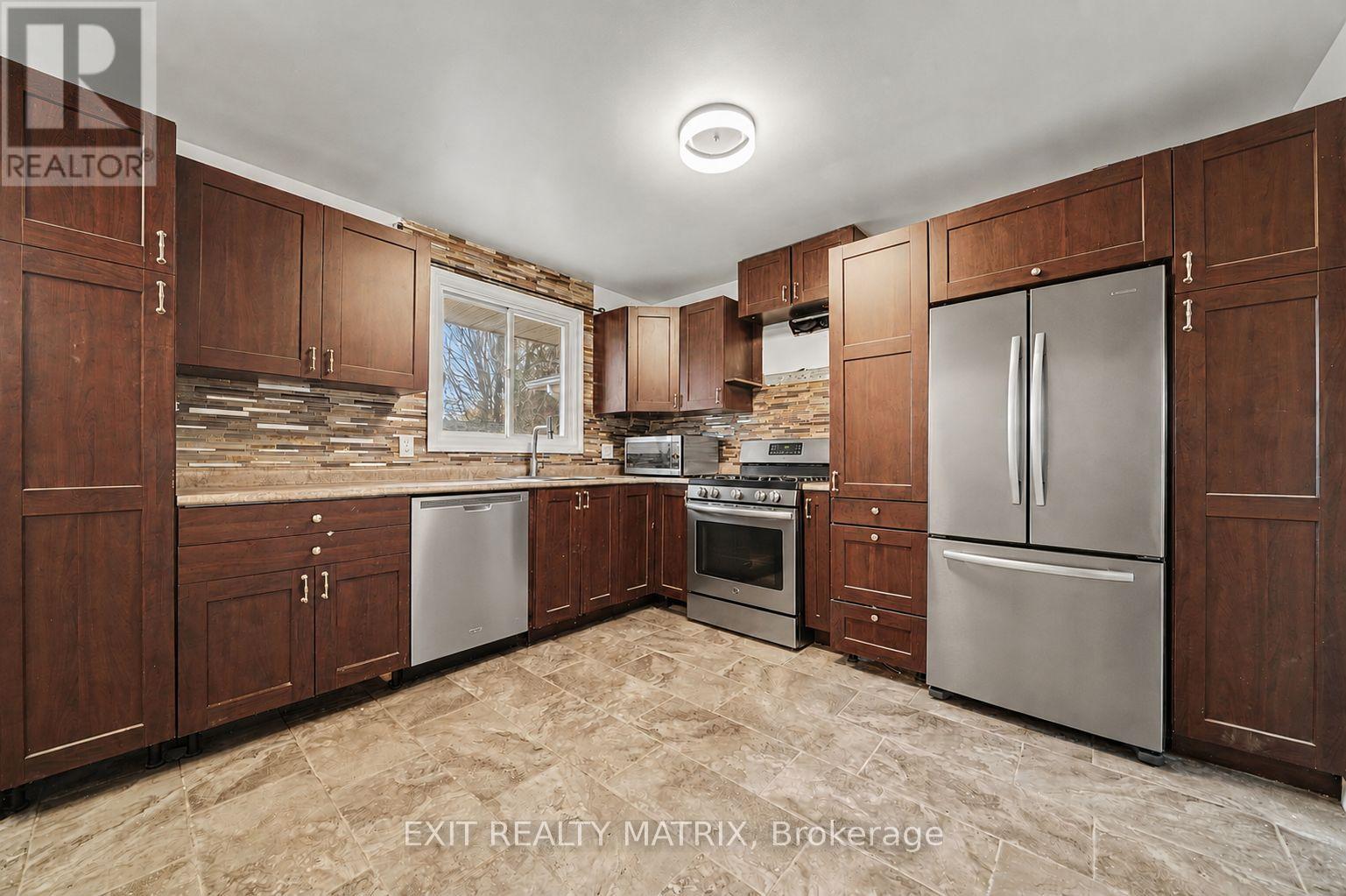 1740 Saint-Laurent Street, Clarence-Rockland, Ontario  K4K 1C2 - Photo 6 - X13058232