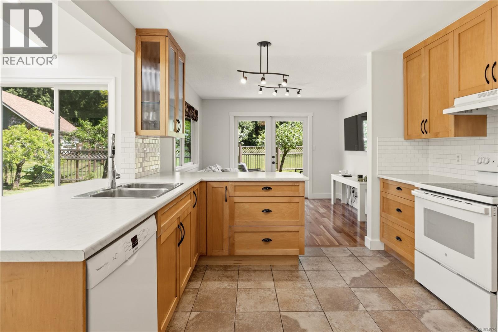 2905 Wilkinson Rd, Mill Bay, British Columbia  V0R 2P0 - Photo 11 - 1034925