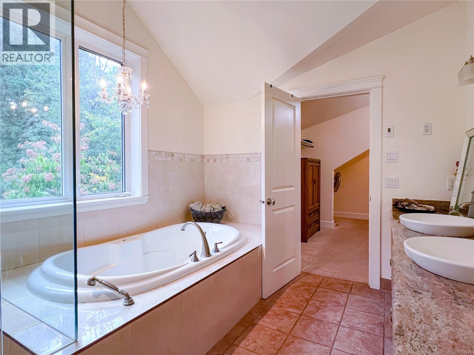 2280 South Rd, Gabriola Island, British Columbia  V0R 1X7 - Photo 36 - 1034421