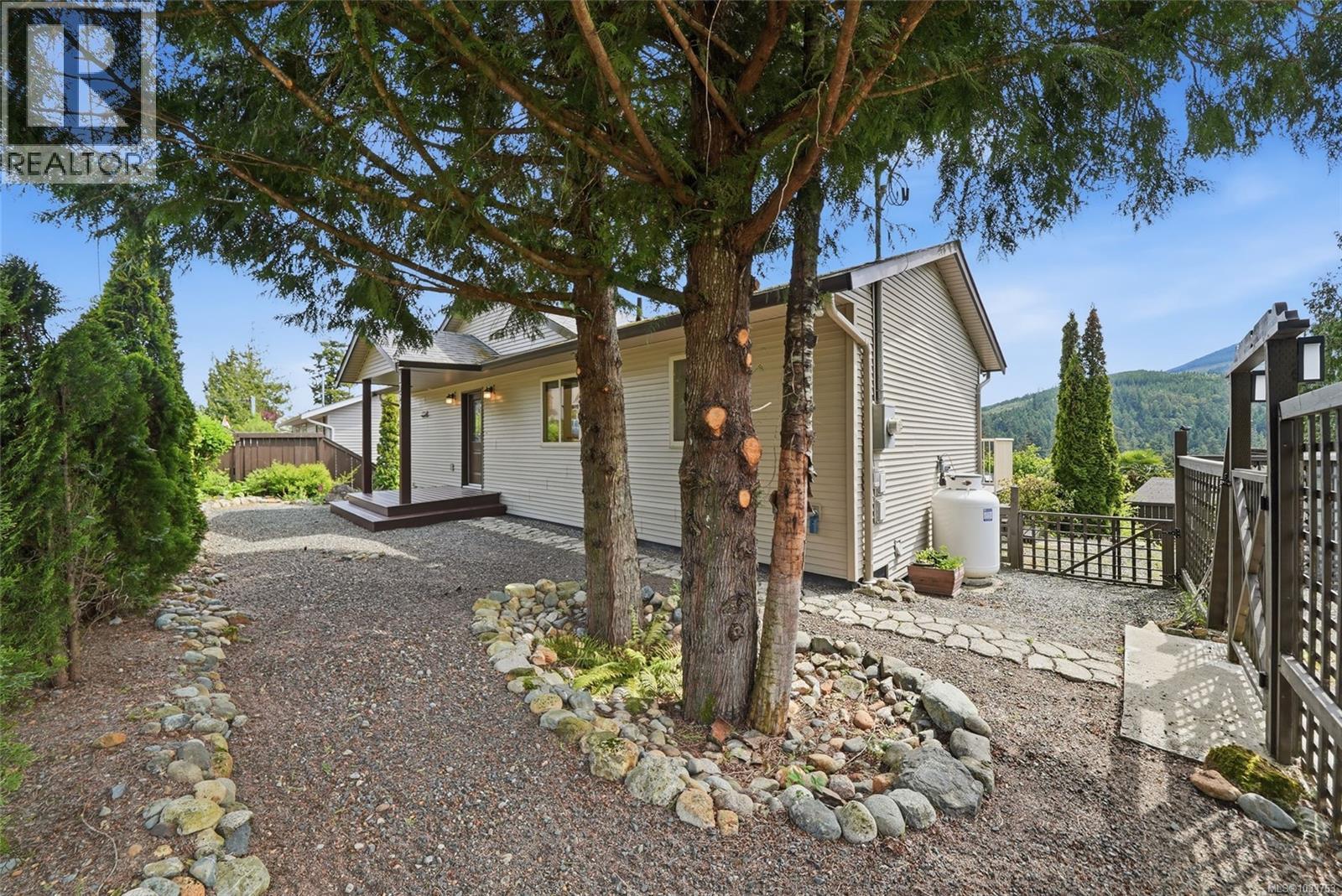 1758 Martini Way, Qualicum Beach, British Columbia  V9K 2S3 - Photo 2 - 1033763