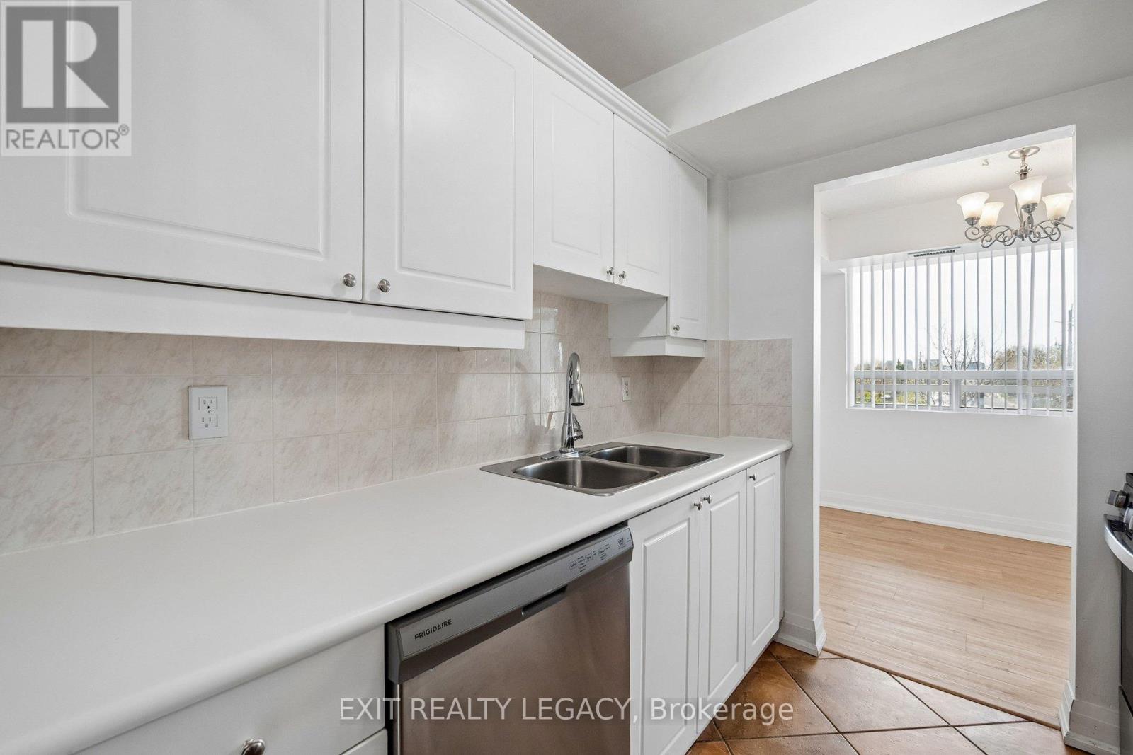 304 - 555 Wilson Hts Boulevard, Toronto, Ontario  M3H 6B5 - Photo 14 - C13092646
