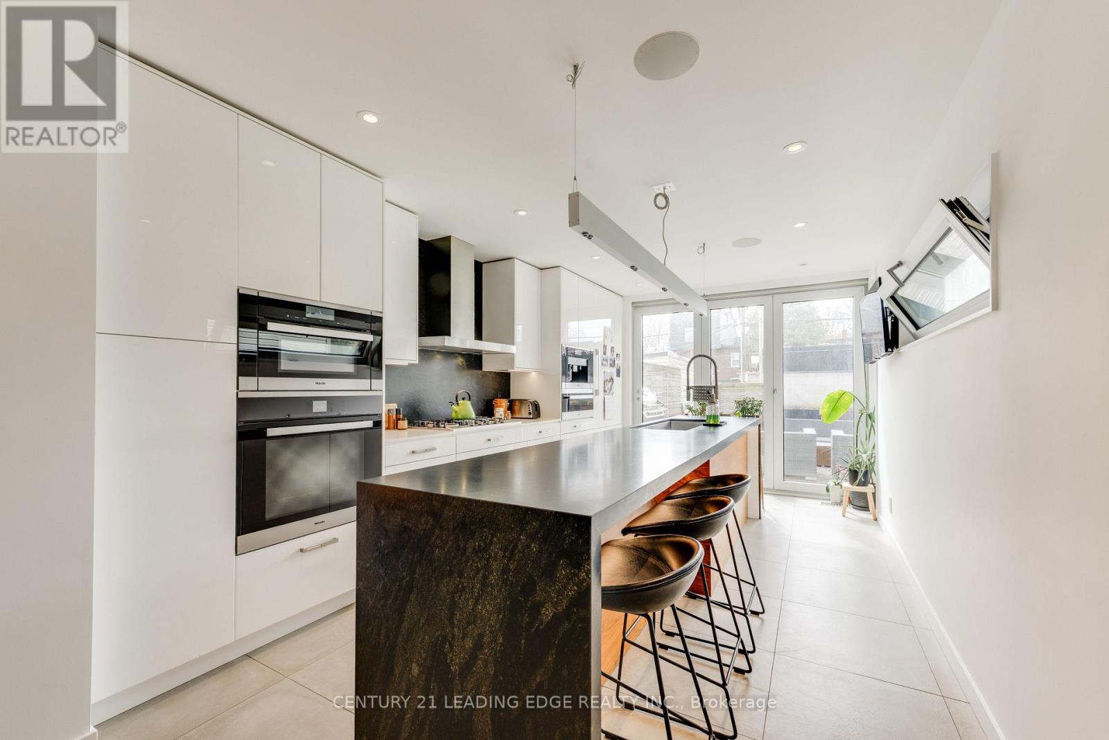 81 Dagmar Avenue, Toronto, Ontario  M4M 1V9 - Photo 11 - E13092684