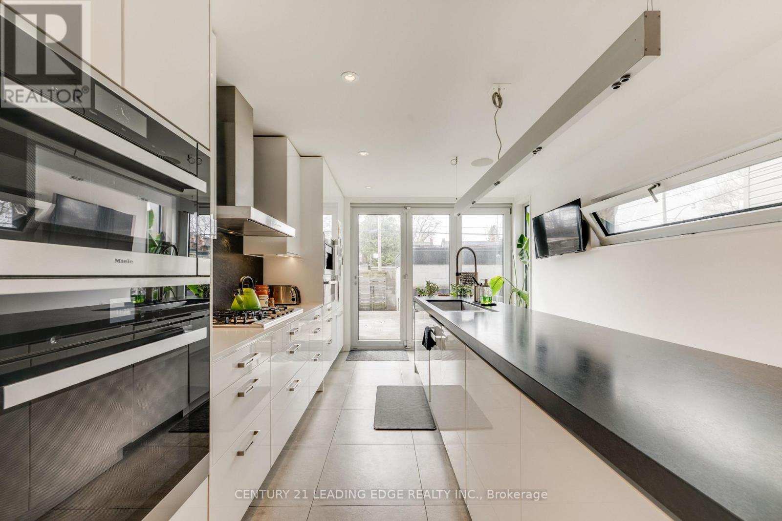 81 Dagmar Avenue, Toronto, Ontario  M4M 1V9 - Photo 12 - E13092684