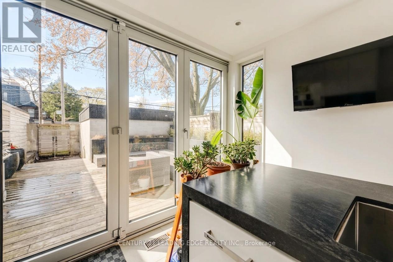 81 Dagmar Avenue, Toronto, Ontario  M4M 1V9 - Photo 15 - E13092684