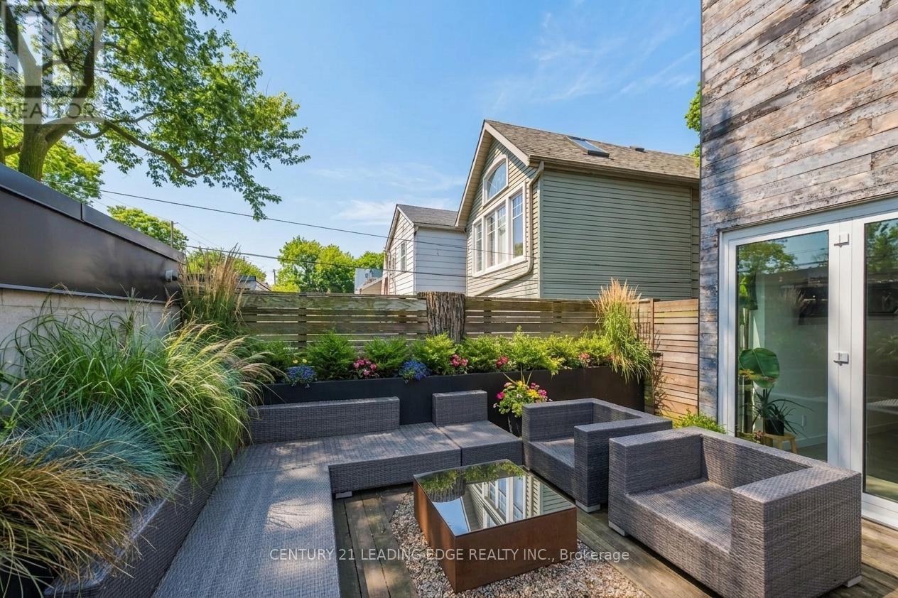 81 Dagmar Avenue, Toronto, Ontario  M4M 1V9 - Photo 17 - E13092684