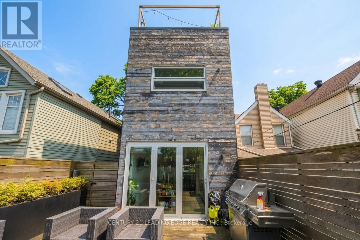 81 Dagmar Avenue, Toronto, Ontario  M4M 1V9 - Photo 19 - E13092684
