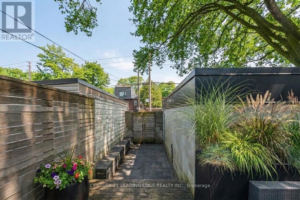81 Dagmar Avenue, Toronto, Ontario  M4M 1V9 - Photo 20 - E13092684