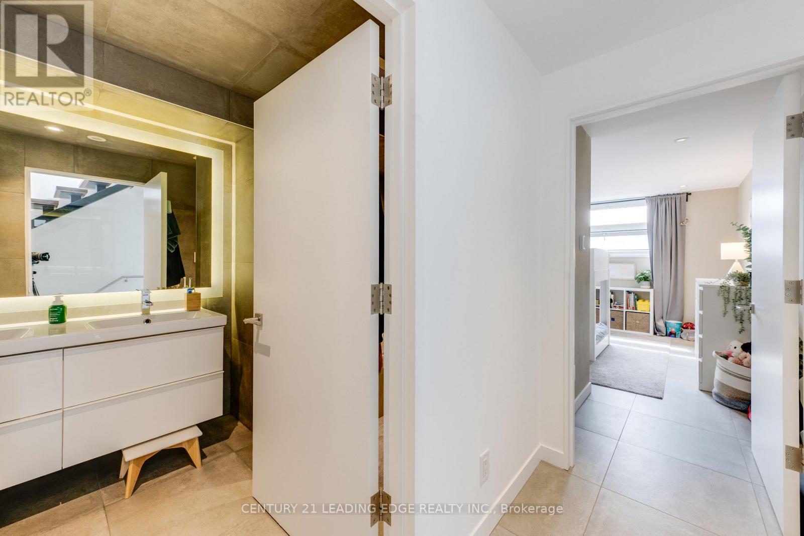 81 Dagmar Avenue, Toronto, Ontario  M4M 1V9 - Photo 22 - E13092684