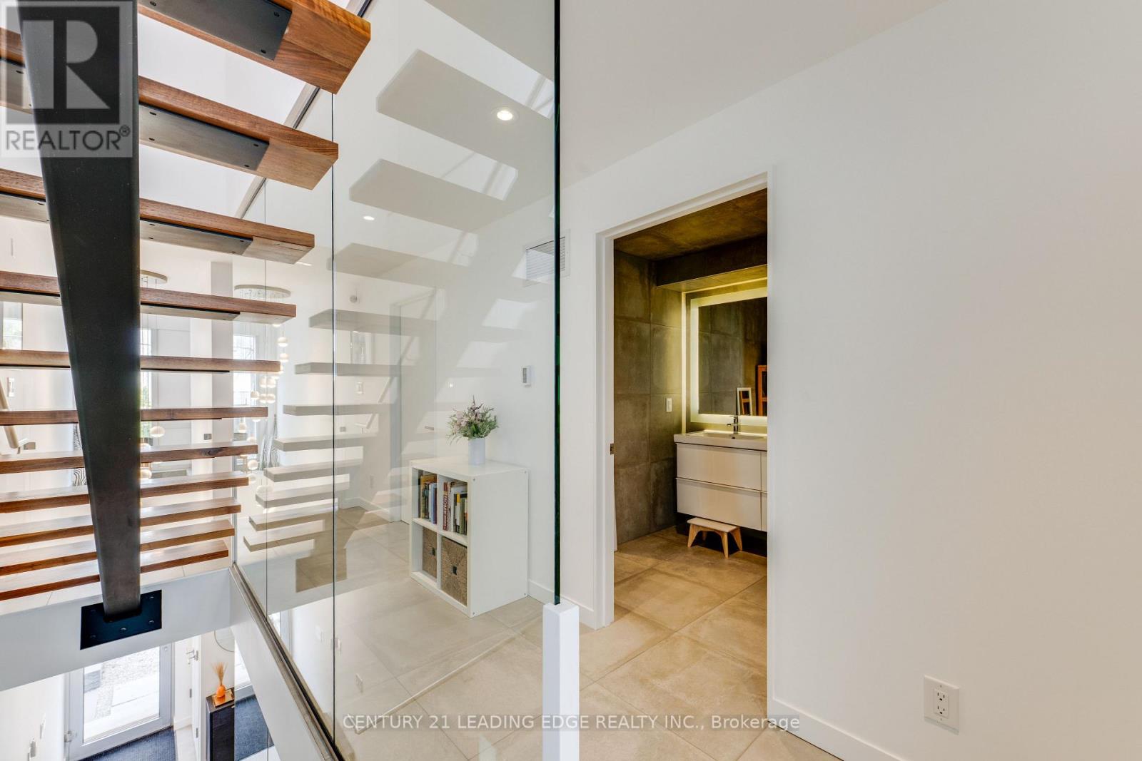 81 Dagmar Avenue, Toronto, Ontario  M4M 1V9 - Photo 23 - E13092684