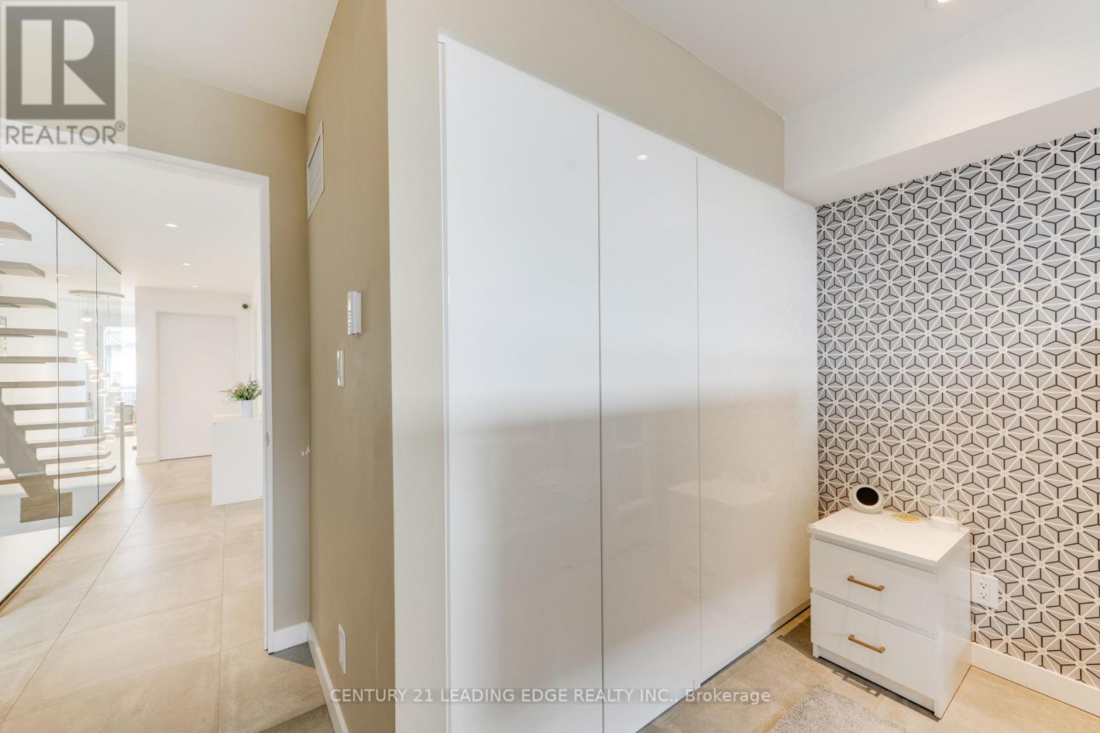 81 Dagmar Avenue, Toronto, Ontario  M4M 1V9 - Photo 25 - E13092684