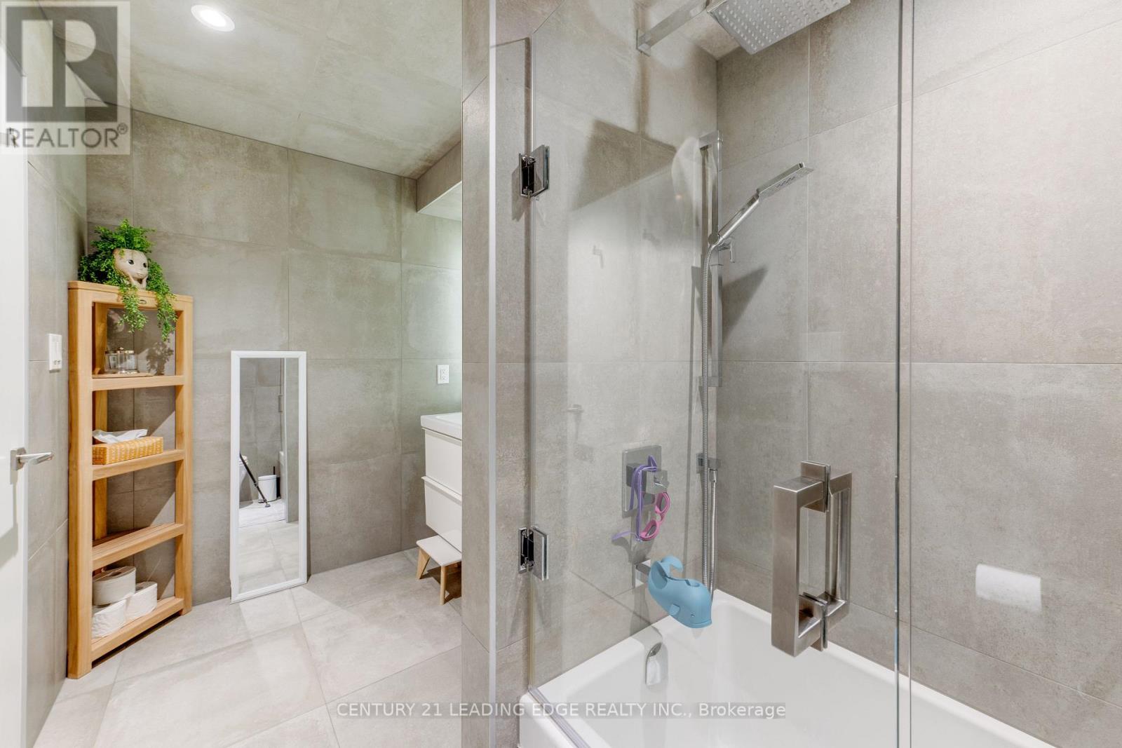 81 Dagmar Avenue, Toronto, Ontario  M4M 1V9 - Photo 29 - E13092684