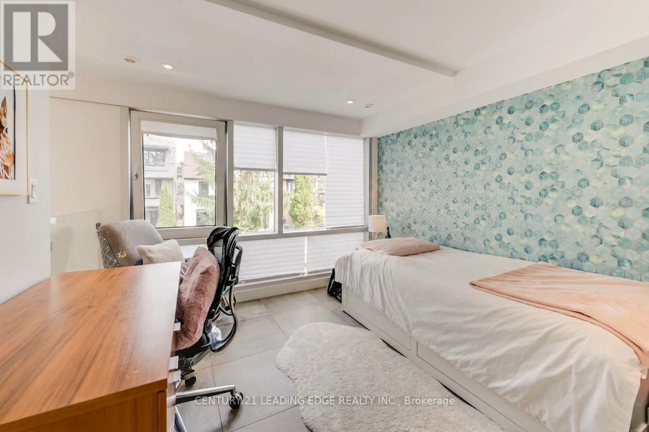81 Dagmar Avenue, Toronto, Ontario  M4M 1V9 - Photo 32 - E13092684