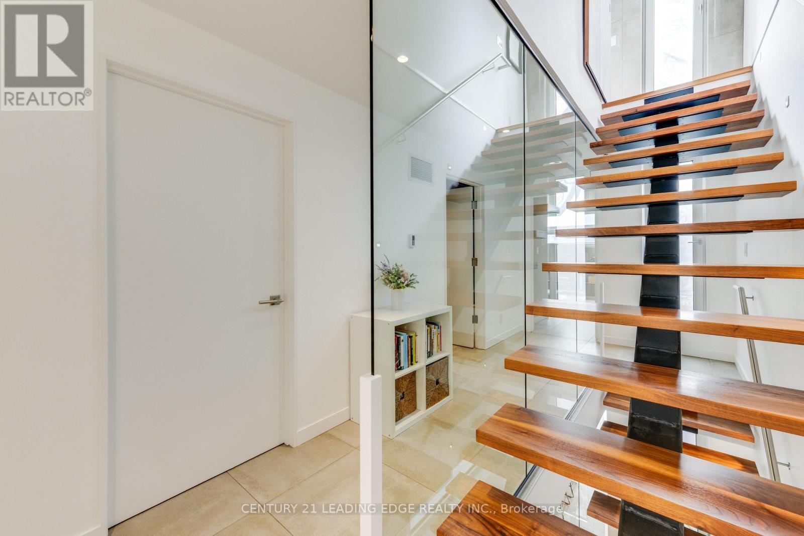 81 Dagmar Avenue, Toronto, Ontario  M4M 1V9 - Photo 36 - E13092684